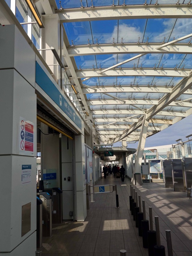 YVR Airport 駅 19_edit