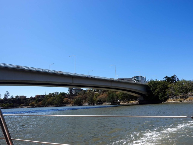 シティホッパーから Captain Cook Bridge を望む_edit