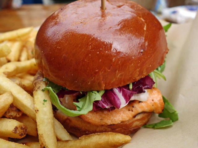 Grilled Salmon Burger 3_edit