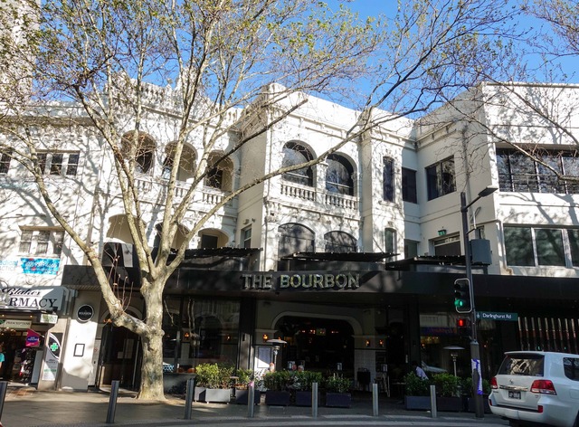Darlinghurst Rd と MacLeay St の交差点 2_edit