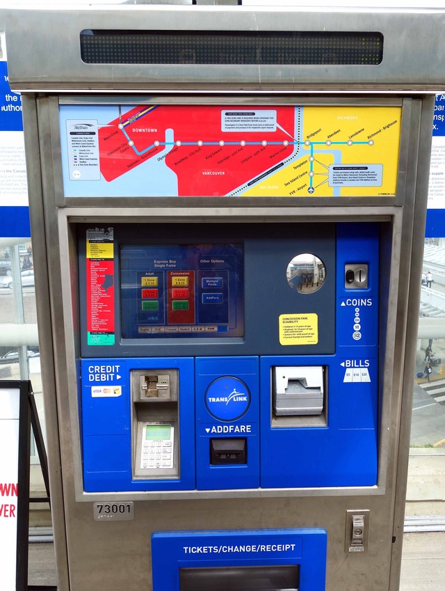 自動券売機 1 @YVR Airport 駅_edit