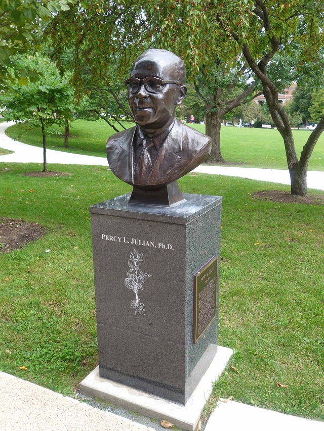 Percy L Julian 博士の胸像_edit