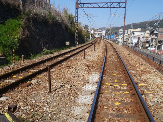 千光寺踏切から山陽本線を望む 1_edit