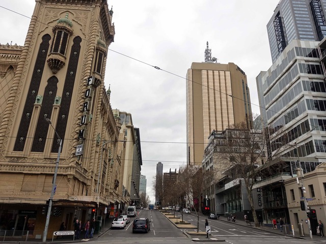 Flinders St と Russell St の交差点 3_edit