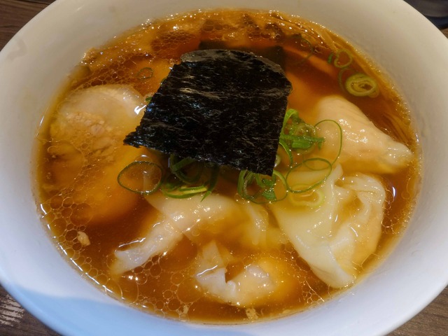山水地鶏ワンタン醤油らぁ麺 1_edit