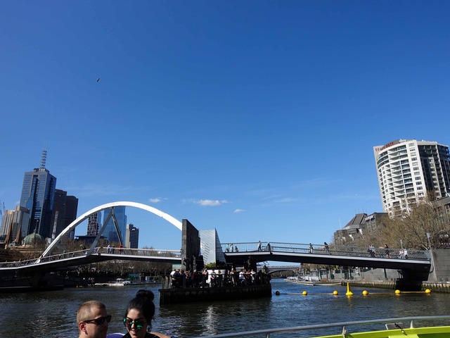 フェリーから Southbank Pedestrian Bridge を望む 1_edit