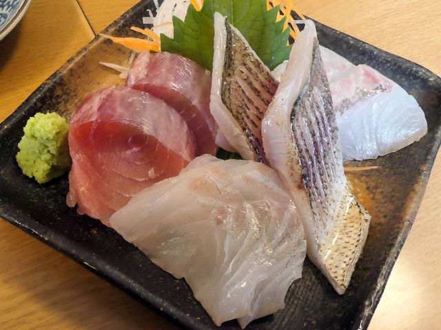 朝獲れ地魚3点盛り 1_edit