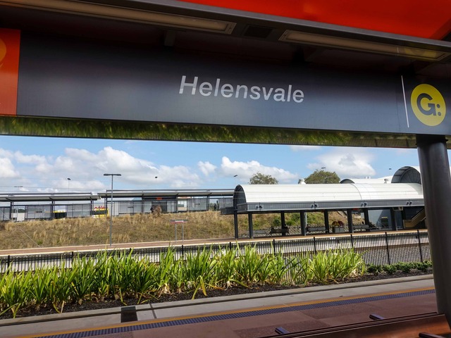 Helensvale 駅(G-link) 1_edit