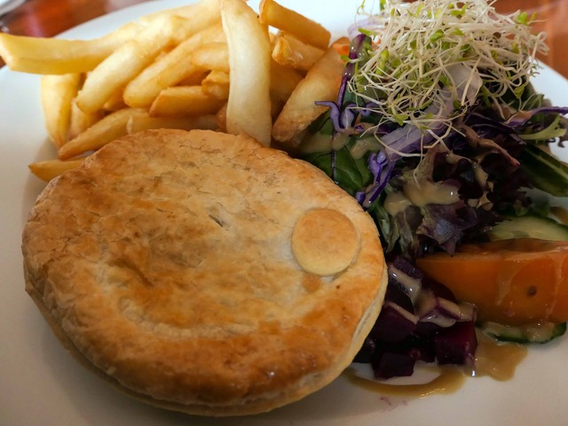 Beef Burgundy, chips and salad 4_edit