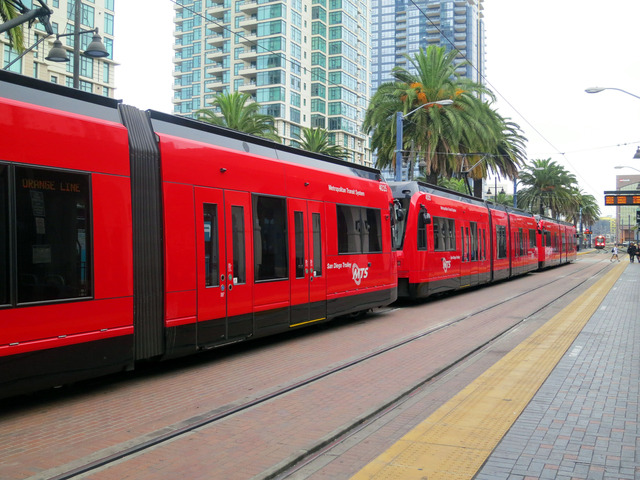 Santa Fe Depot 駅の Orange Line 2_edit