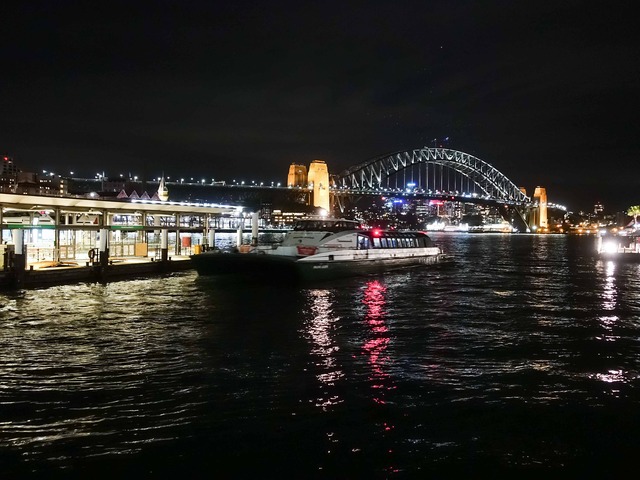 Circular Quay からハーバーブリッジを望む 5_edit