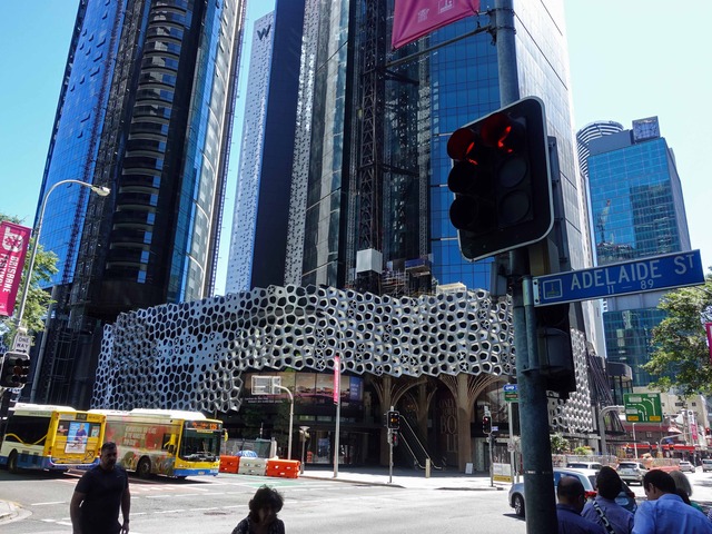 George St と Adelaide St の交差点_edit