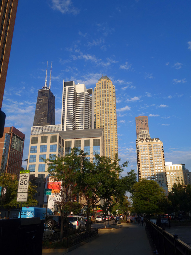 Chicago Ave と Dearborn St の交差点 3_edit
