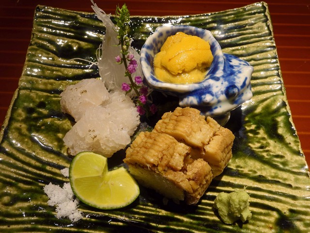 お造り(ウニ,鱧の焼き霜造り,鱧の棒寿司) 1_edit