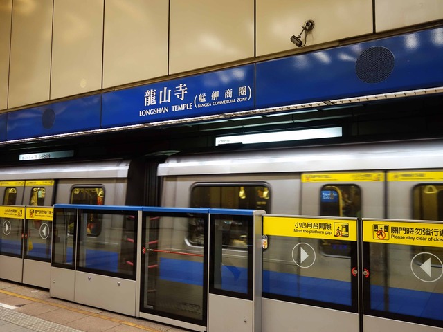 龍山寺駅 1_edit