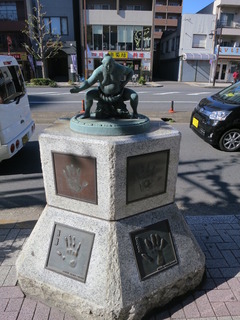 横綱手形モニュメント 1