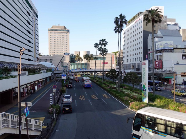 JR 徳島駅前の通り 1_edit