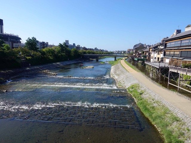 四条大橋から鴨川を望む 2_edit