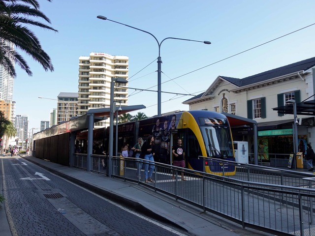 Cavill Avenue 駅 3_edit