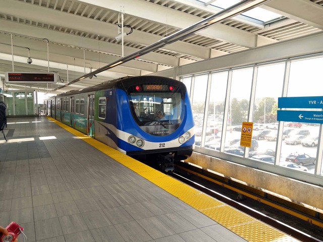 YVR Airport 駅 16_edit