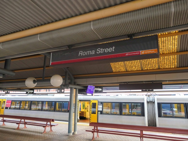 Roma Street 駅 1_edit