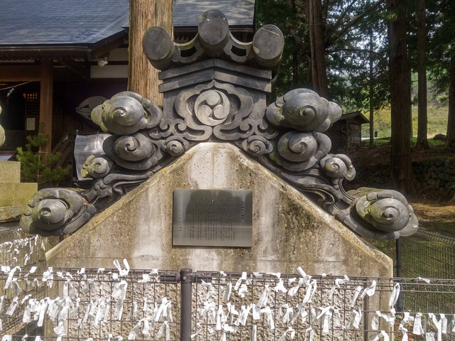 山家神社の鬼瓦_edit