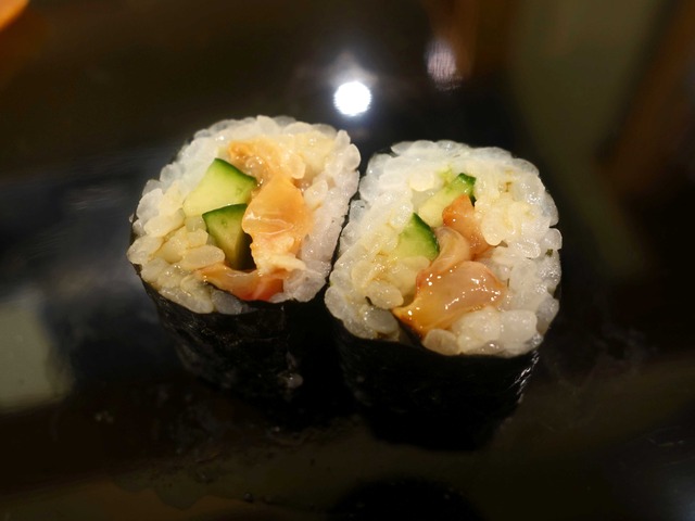 赤貝のひもとキュウリの巻物 1_edit