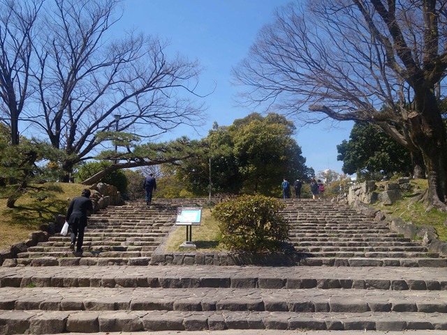 裏御門跡に続く石段_edit