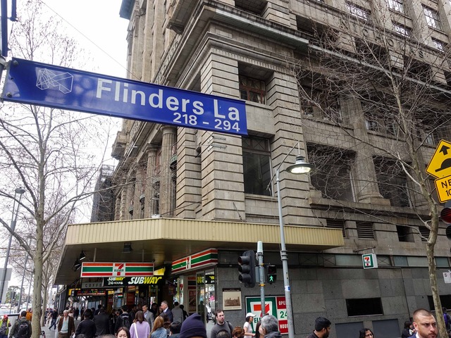 Flinders La と Swanston St の交差点 1_edit