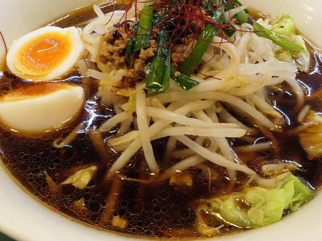 野菜たっぷりうま辛ラーメン(玉子入り) 2_edit