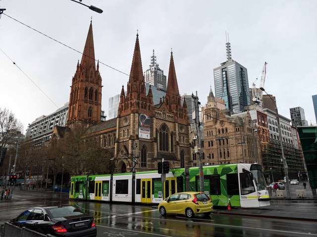 Flinders St と St Kilda Rd の交差点 2_edit