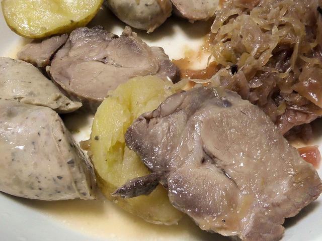 豚肉コンフィと自家製ソーセージのシュークルート 4_edit