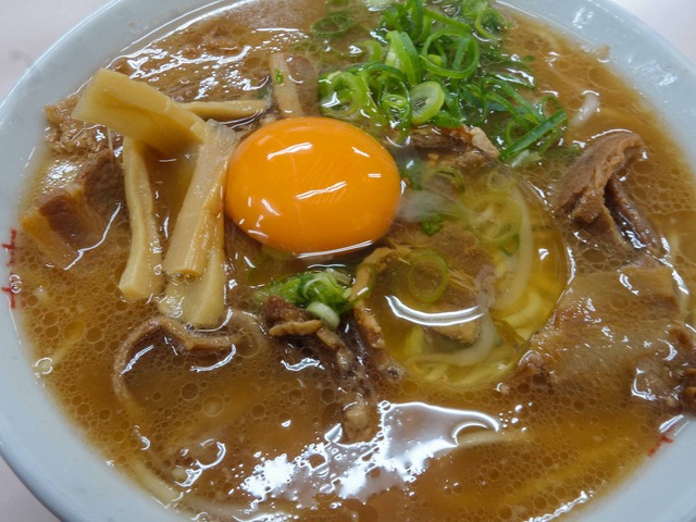 中華そば中盛肉入 + 生玉子 3_edit