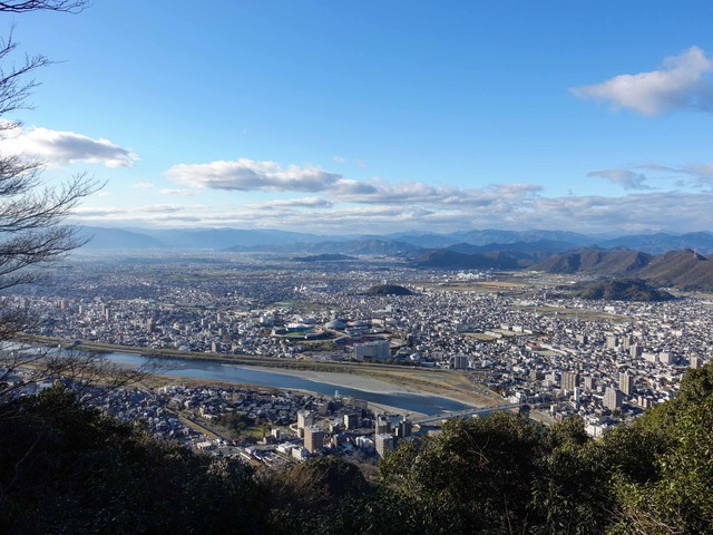 登山道から岐阜市街を望む_edit