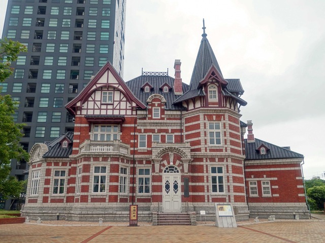 北九州市立国際友好記念図書館 1_edit