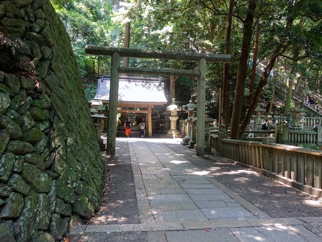 花崗石神明造の鳥居_edit