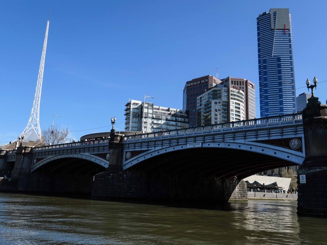 フェリーから Princes Bridge を望む 2_edit