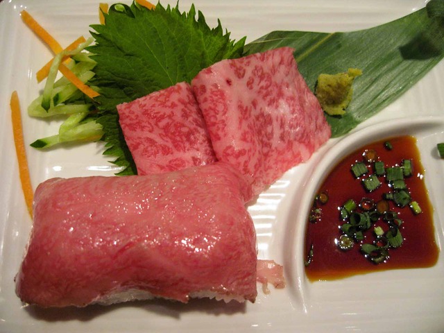 牛刺と牛肉あぶり寿司_edit