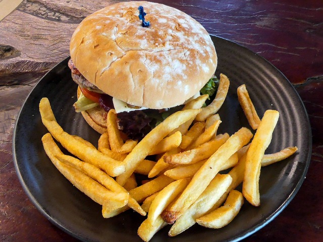 Rib Fillet Works Burger 1_edit