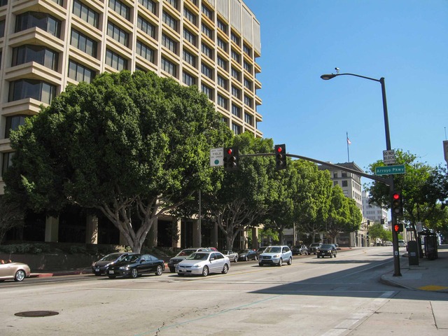E Colorado Blvd & Arroyo Pkwy 1_edit