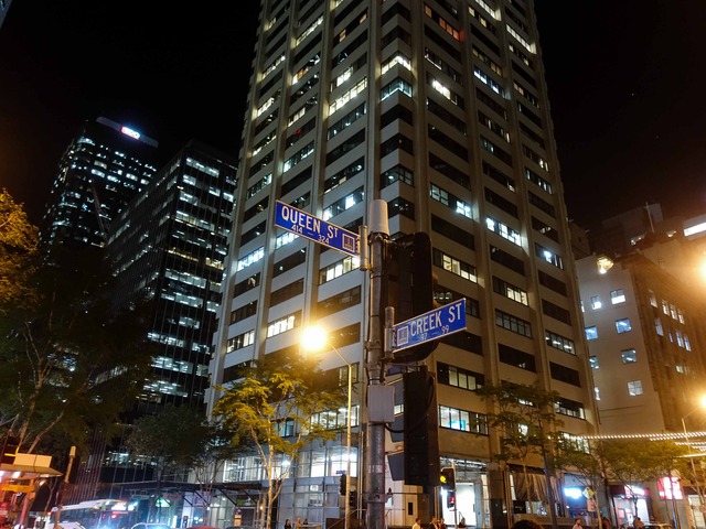 Queen St と Creek St の交差点 8_edit