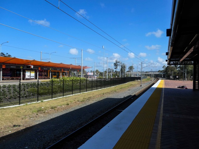 Helensvale 駅 11_edit
