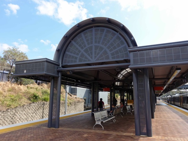 Helensvale 駅 2_edit