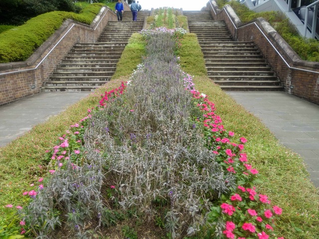 平和公園の階段 1_edit