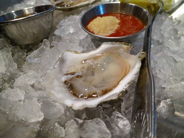 Cape Cod Raw Oysters 3_edit