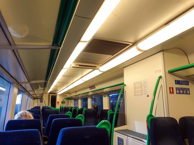V/Line 車内 1_edit