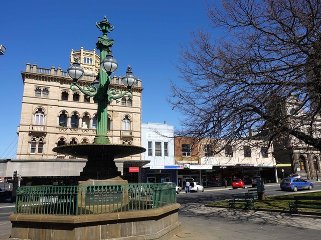 Sturt St と Lydiard St N の交差点 11_edit