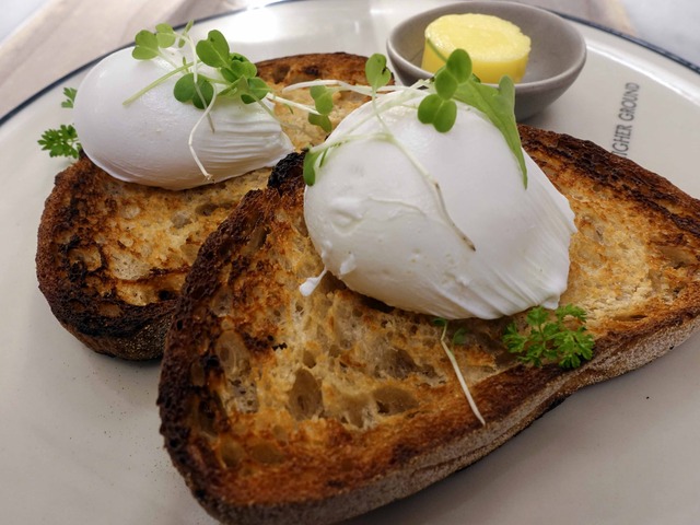Poached Eggs on Toast 3_edit