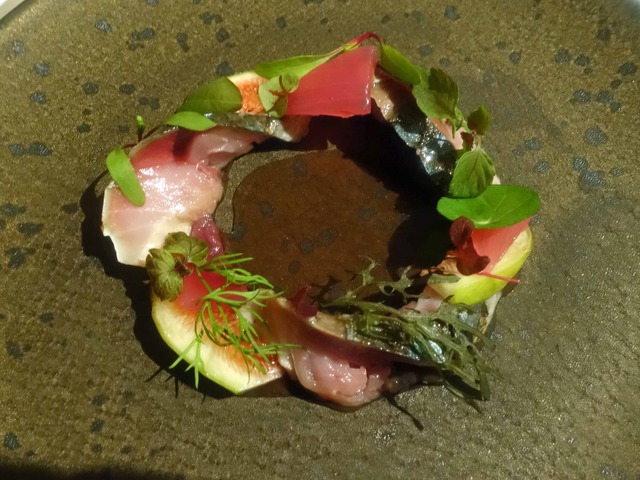 秋鯖の軽いグリエ,無花果と赤玉葱のグレックを添えて 1_edit