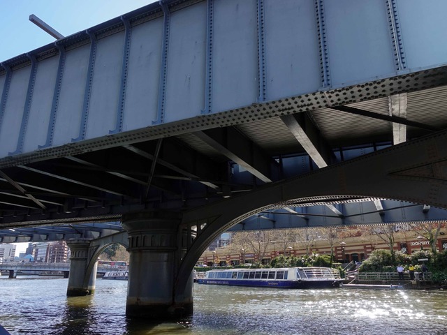 フェリーから Sandridge Bridge を望む 2_edit